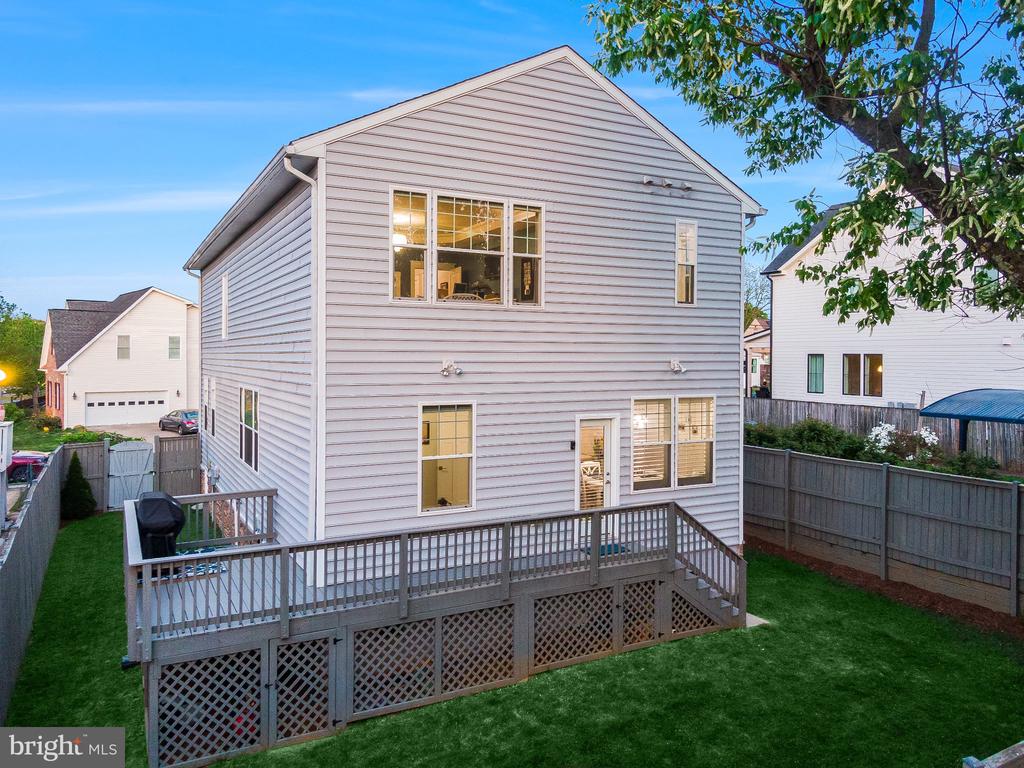 606 BARTON STREET