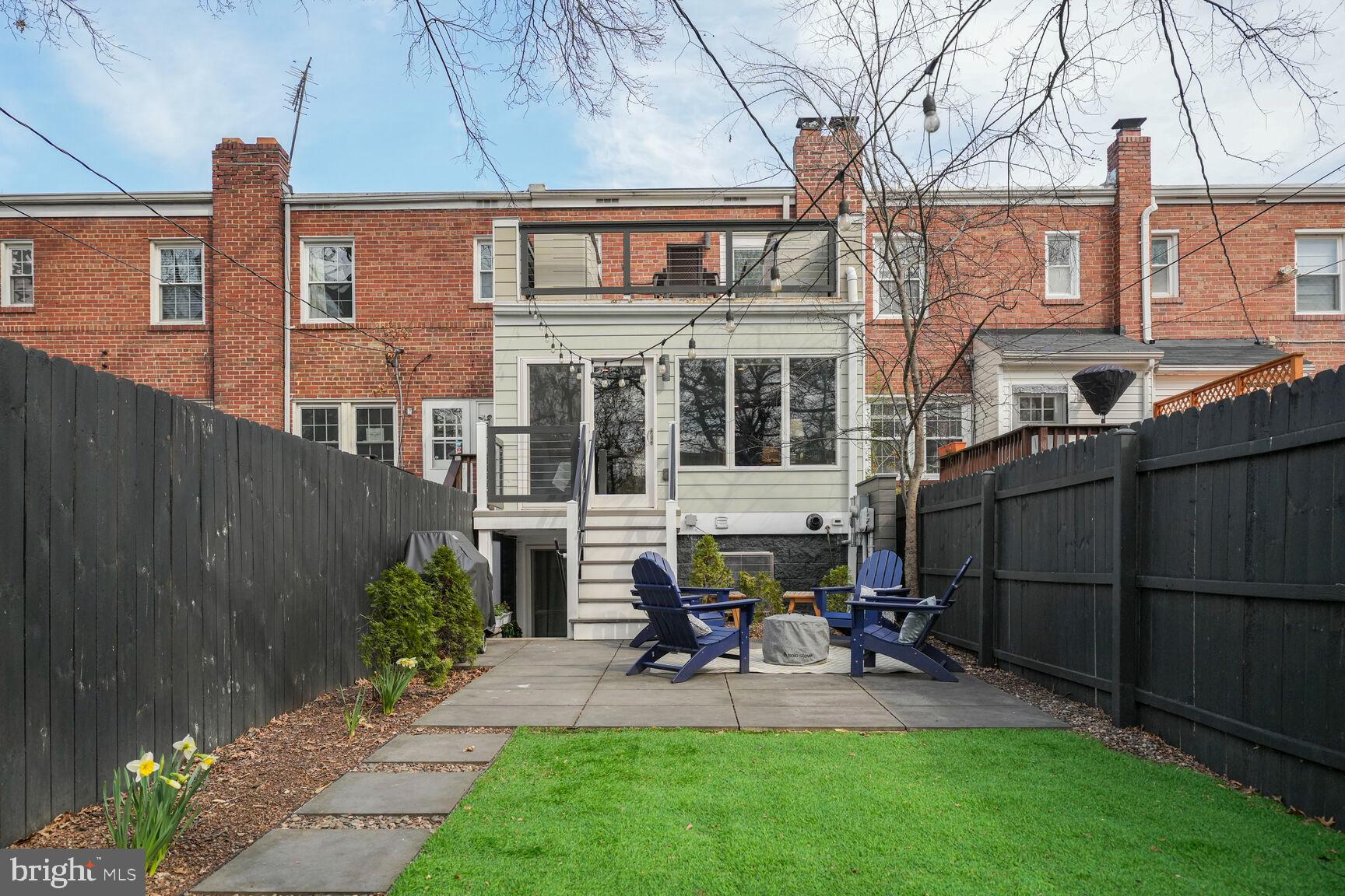 525 E Nelson Ave