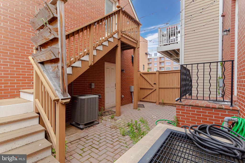 738 BLUEMONT AVE