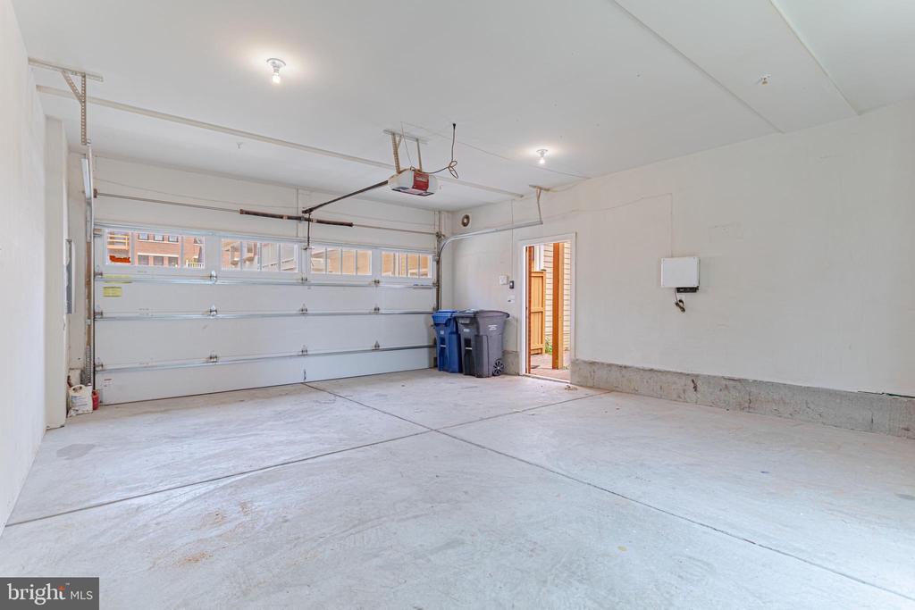 738 BLUEMONT AVE