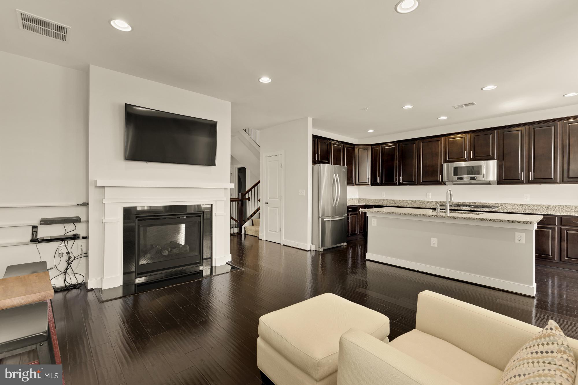 619 MCKENZIE AVENUE 102