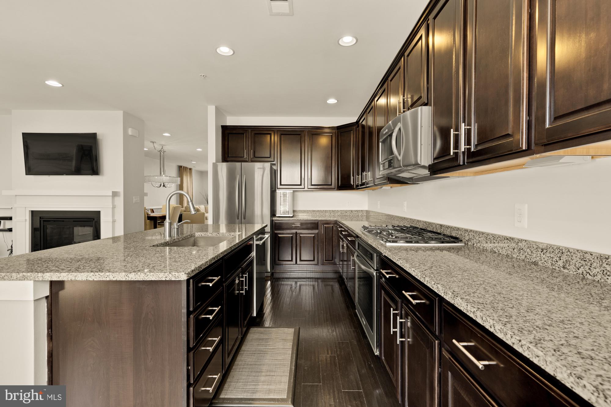 619 MCKENZIE AVENUE 102