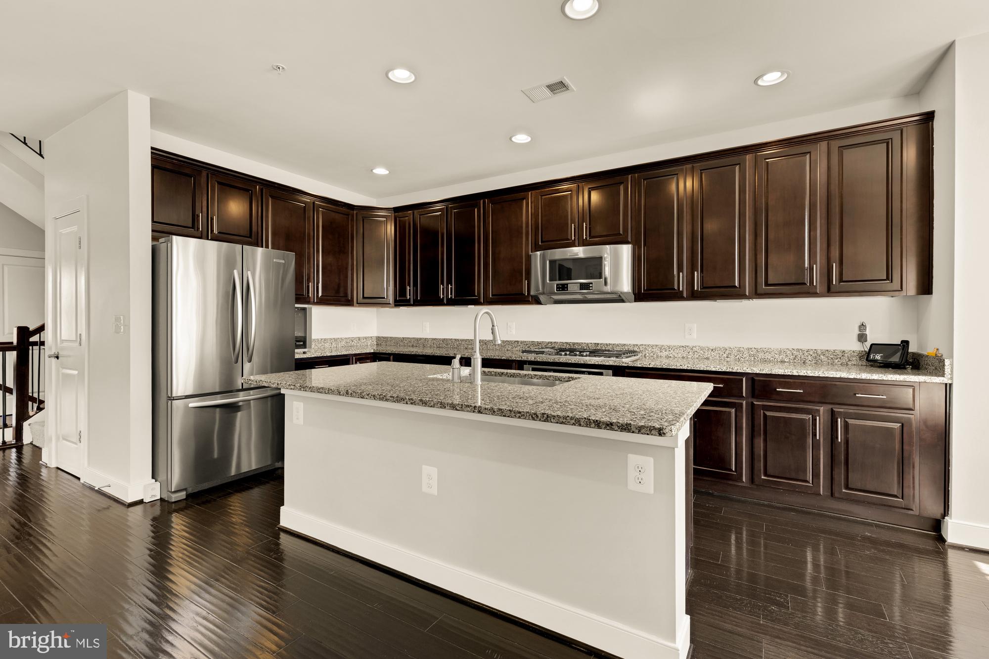 619 MCKENZIE AVENUE 102