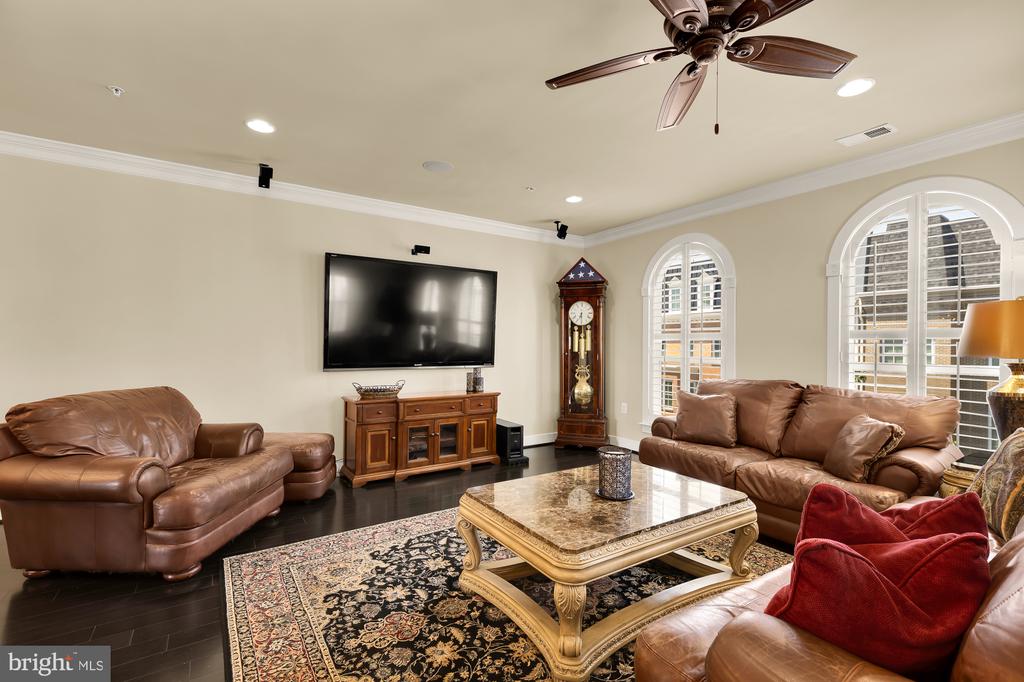 701 ANNIE ROSE