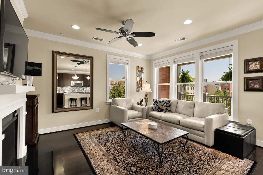 701 ANNIE ROSE