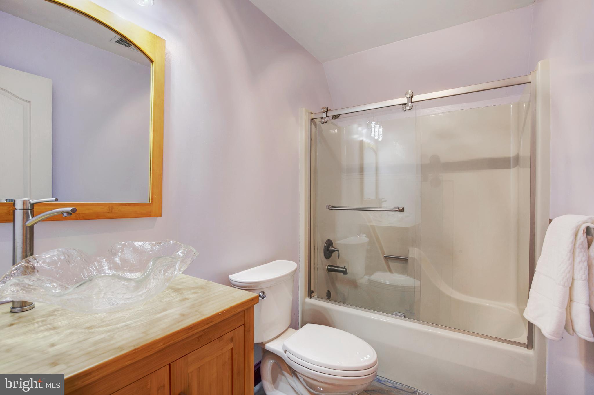 2400 Oakmont Ct