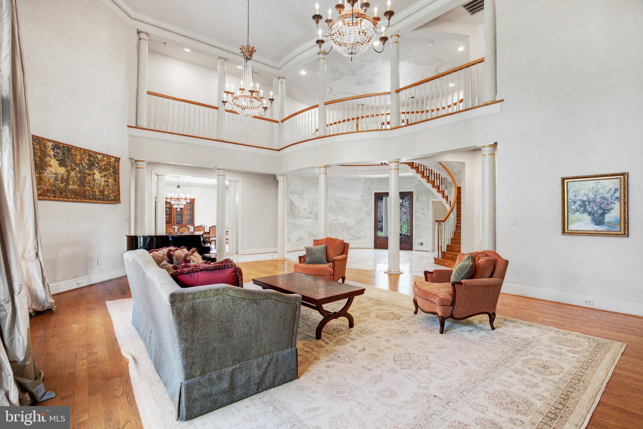 2400 Oakmont Ct