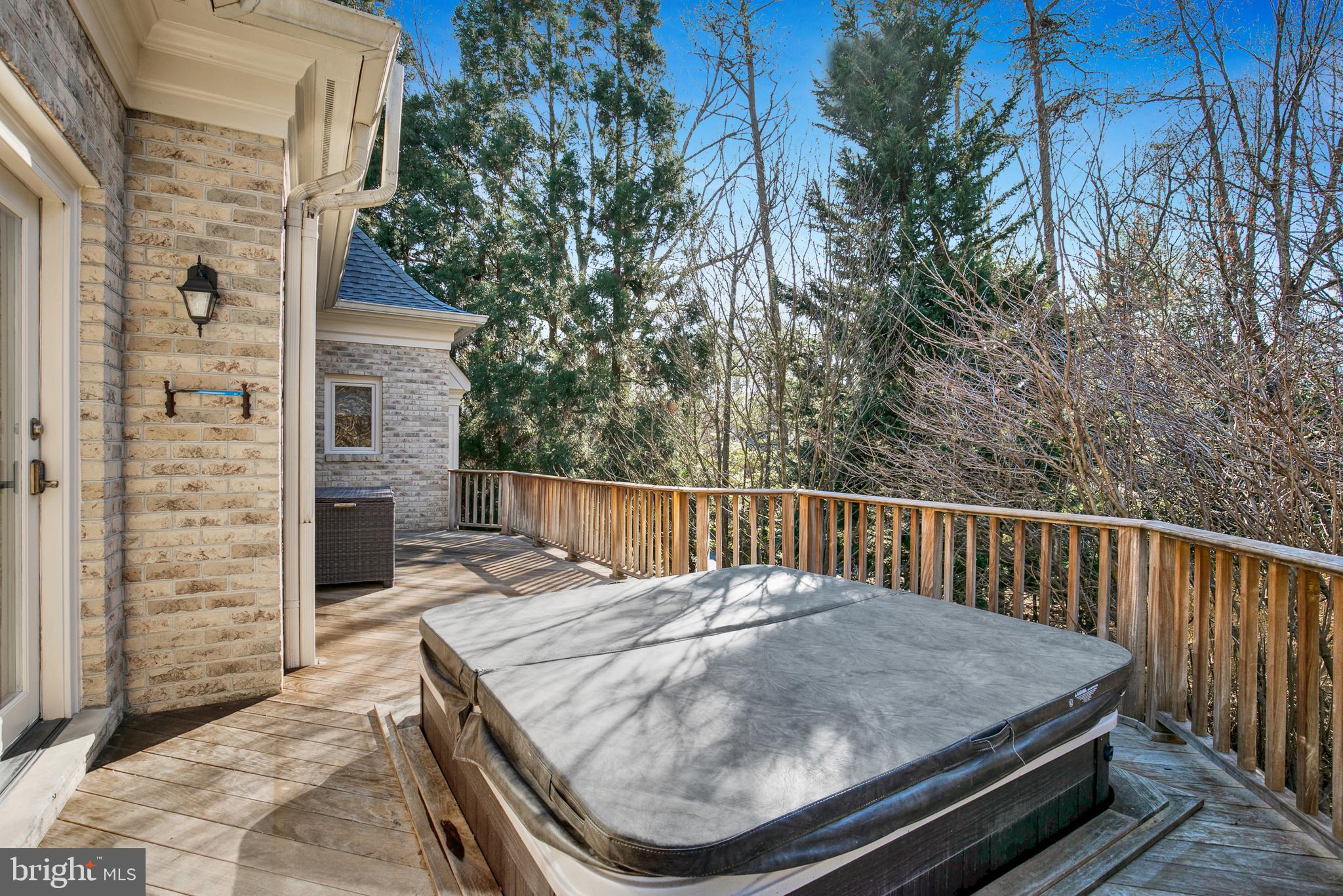 2400 Oakmont Ct