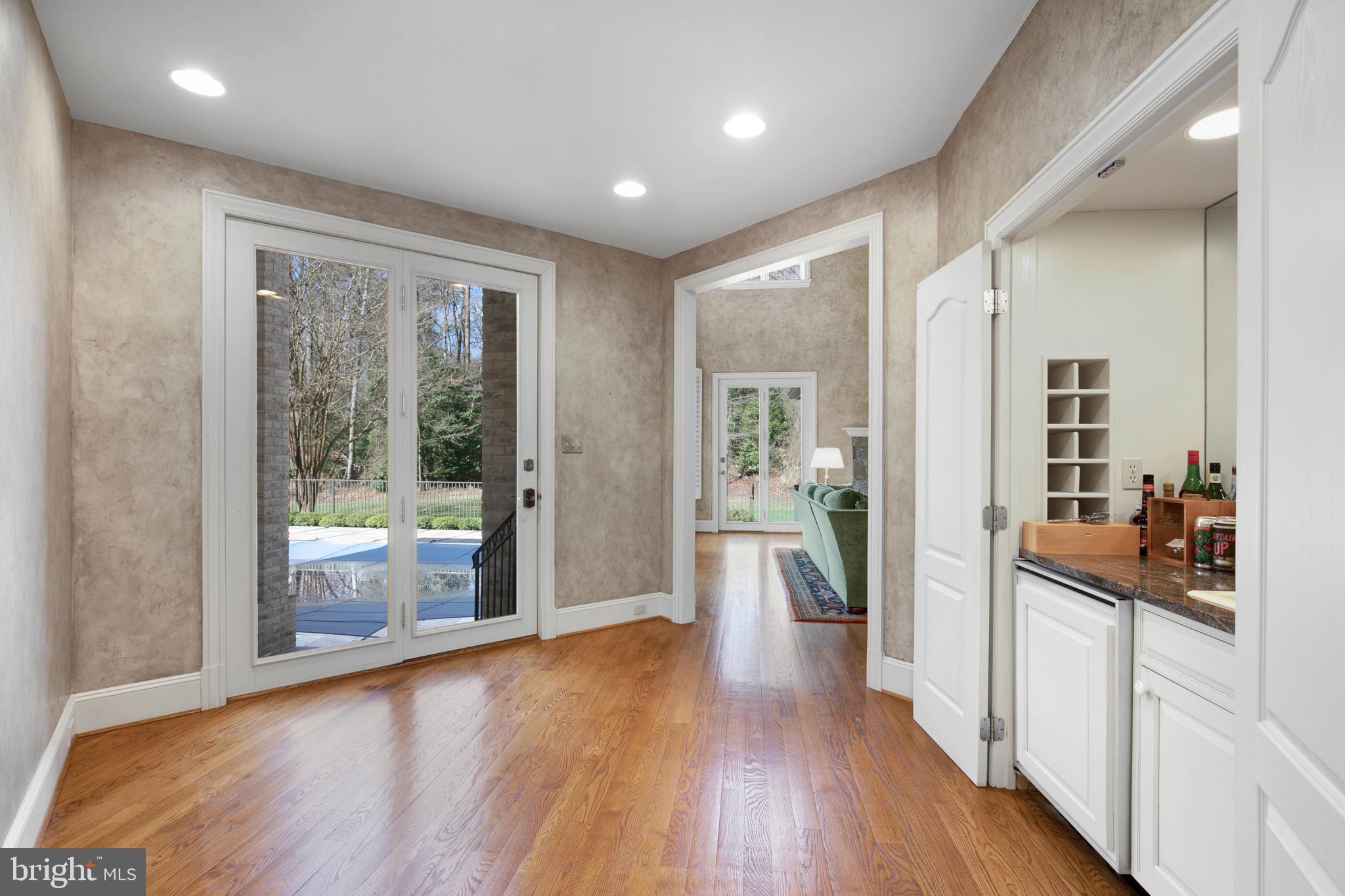 2400 Oakmont Ct