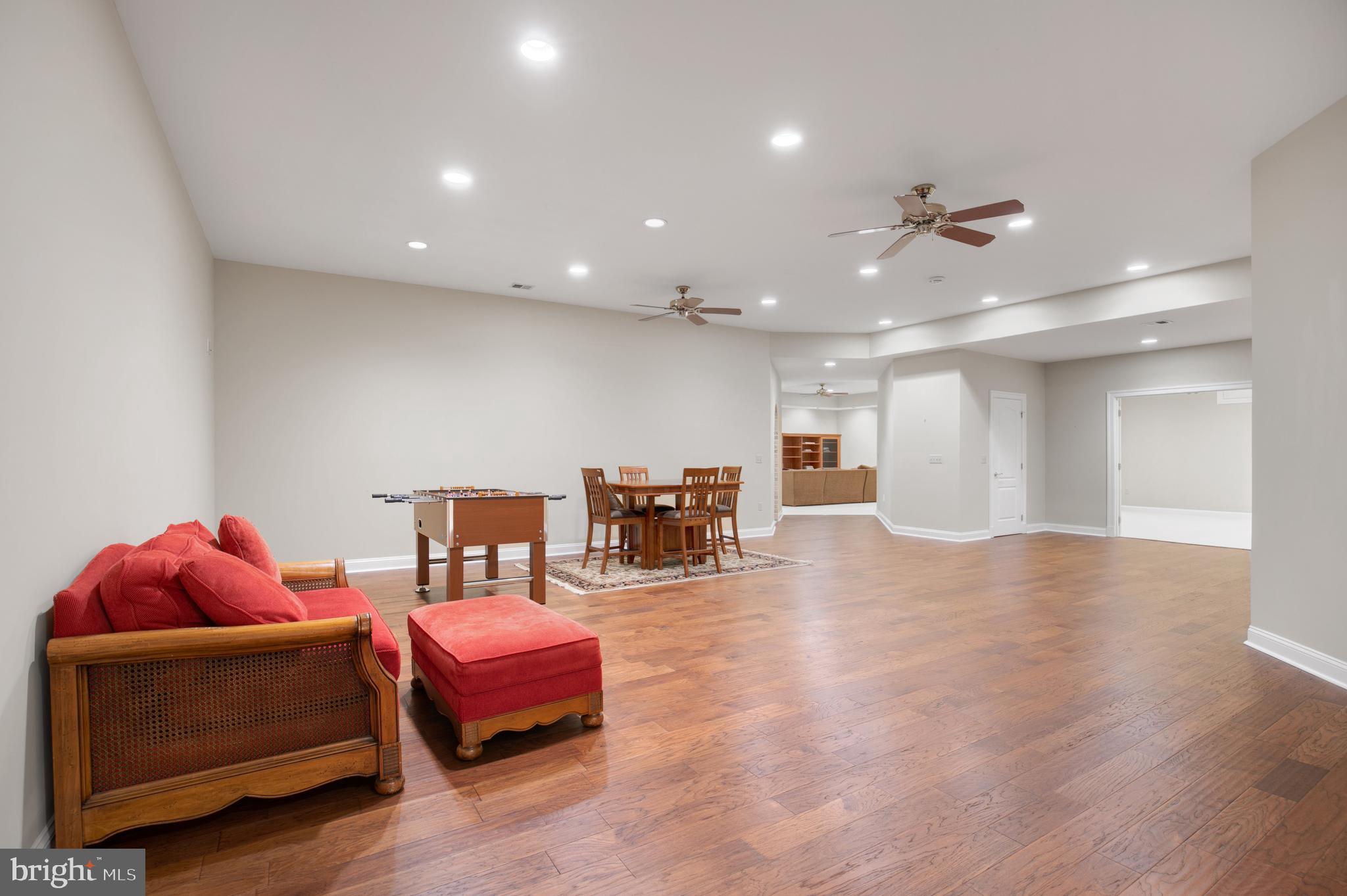 2400 Oakmont Ct