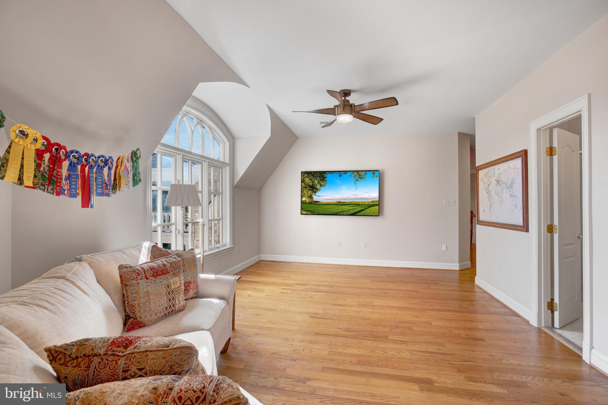 2400 Oakmont Ct