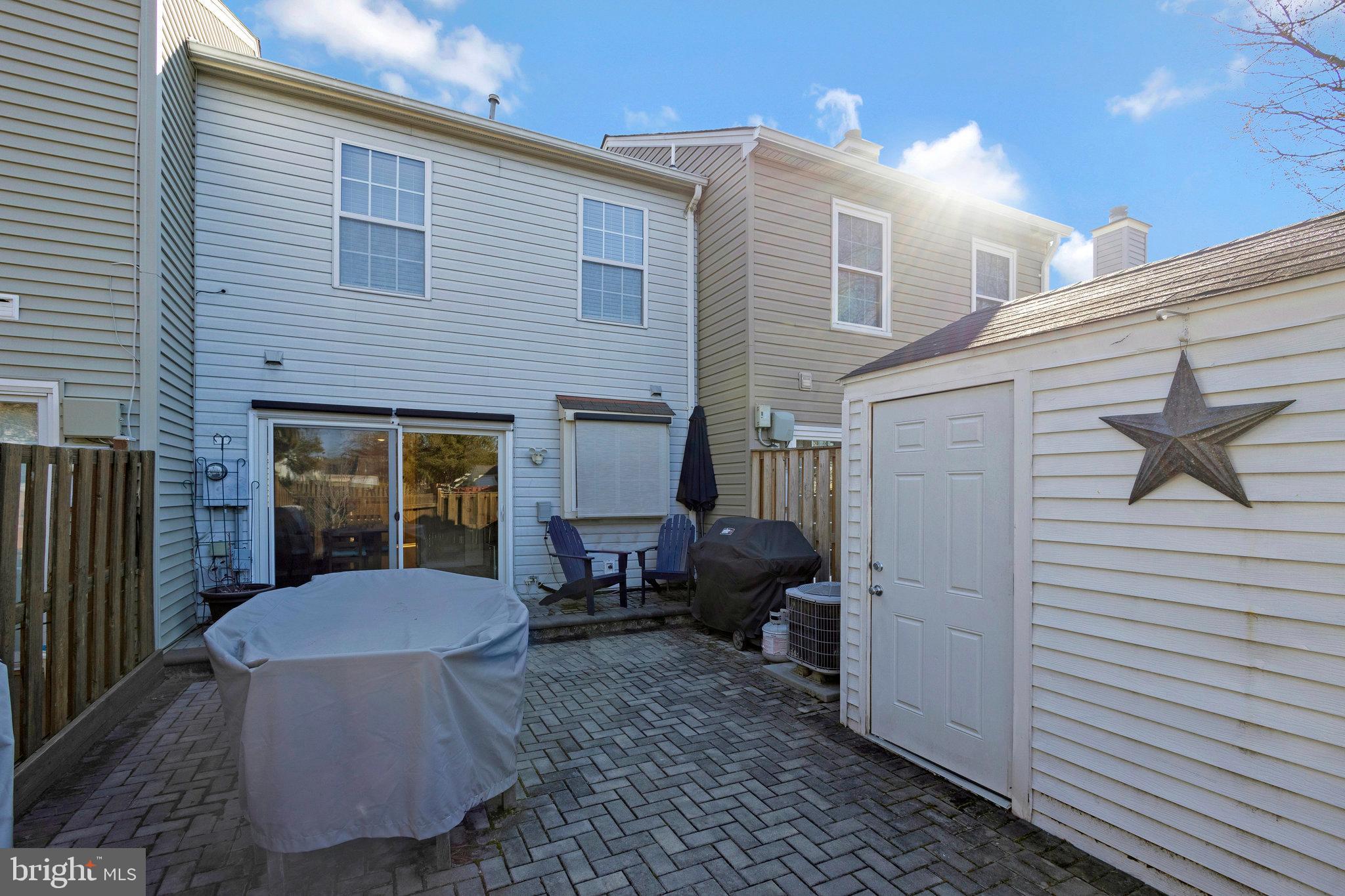 6559 Old Carriage Ln