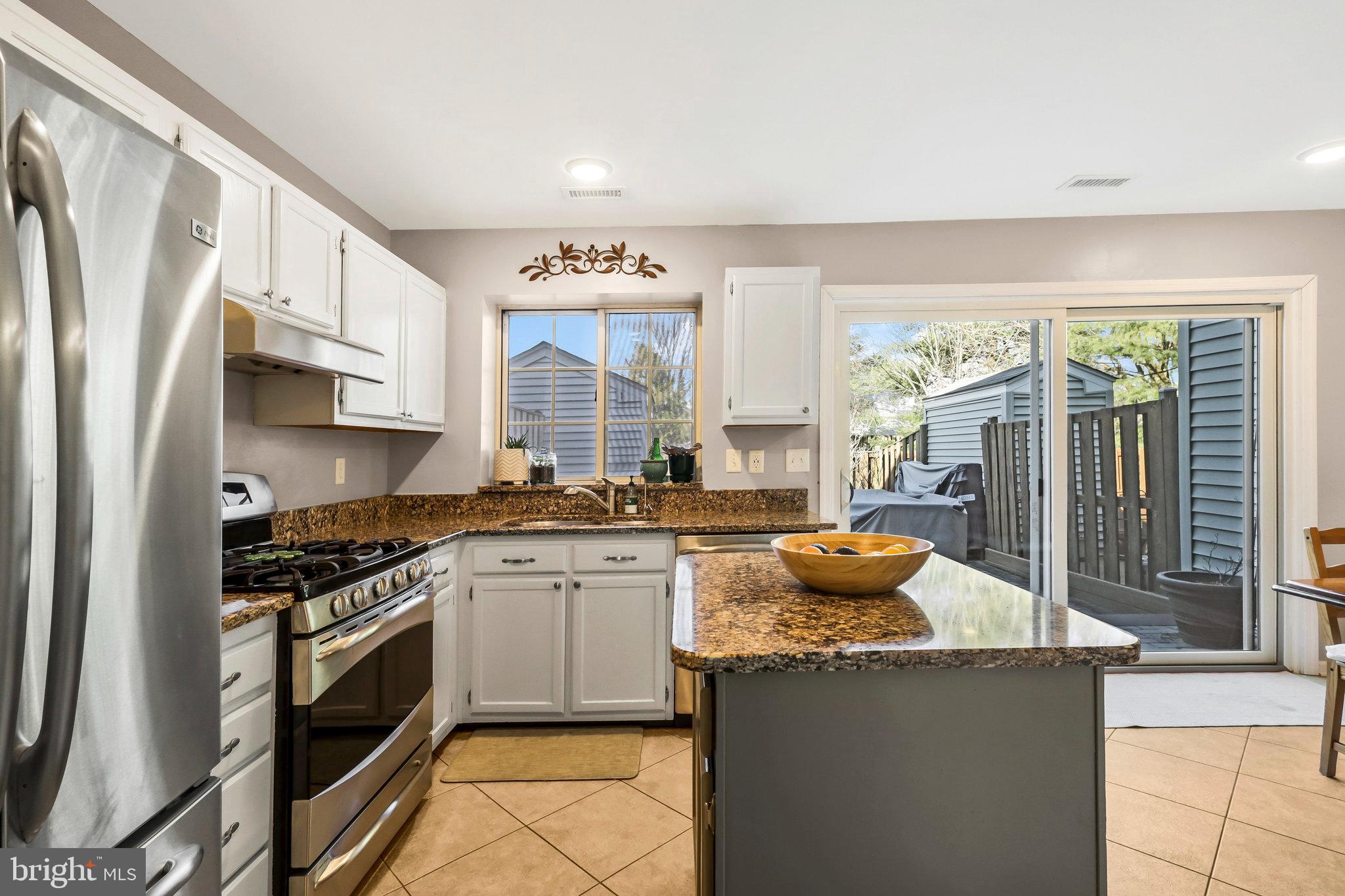 6559 Old Carriage Ln