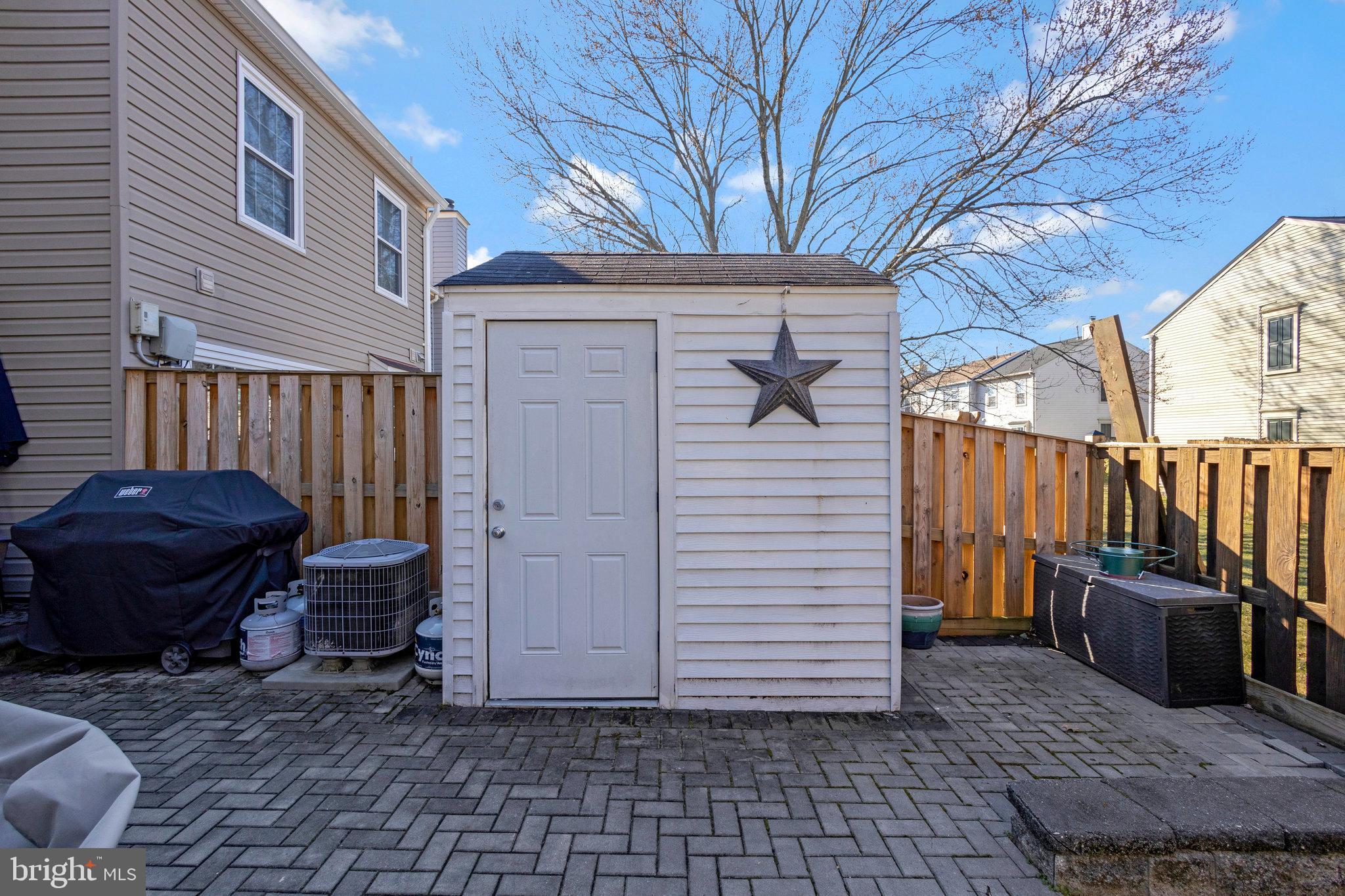 6559 Old Carriage Ln