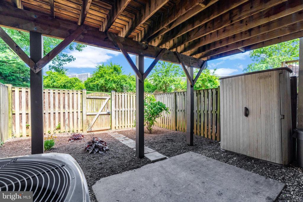 8634 Dellway Ln