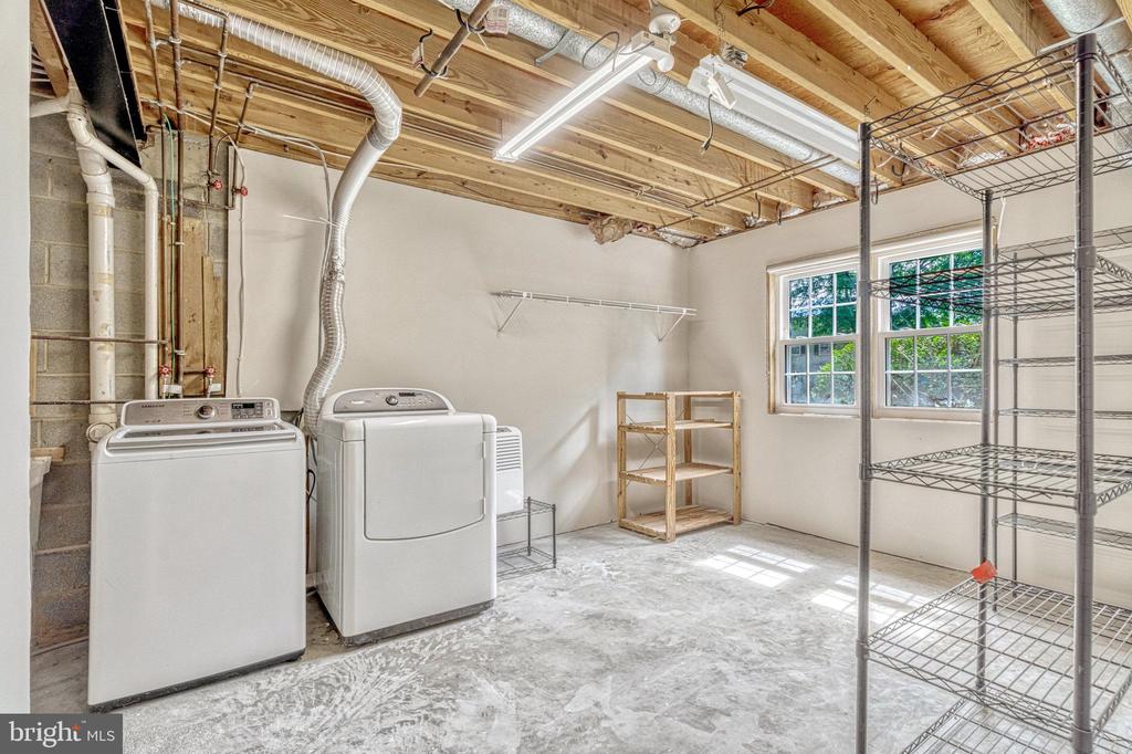 8634 Dellway Ln