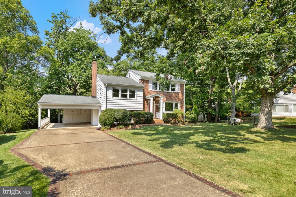 3402 Greentree Dr