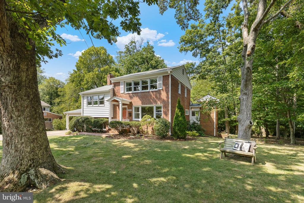 3402 Greentree Dr