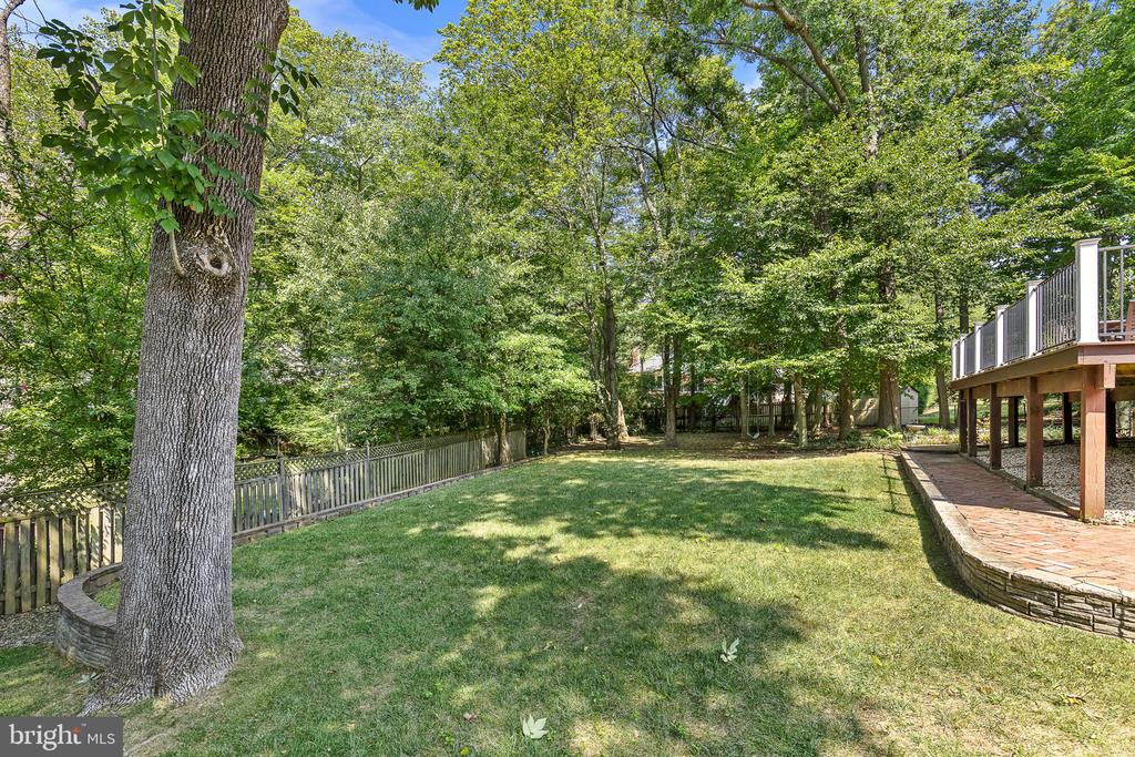 3402 Greentree Dr