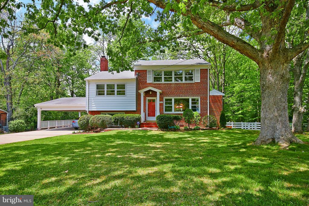 3402 Greentree Dr
