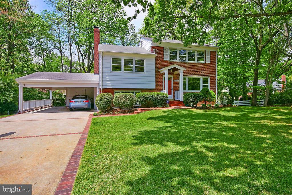 3402 Greentree Dr