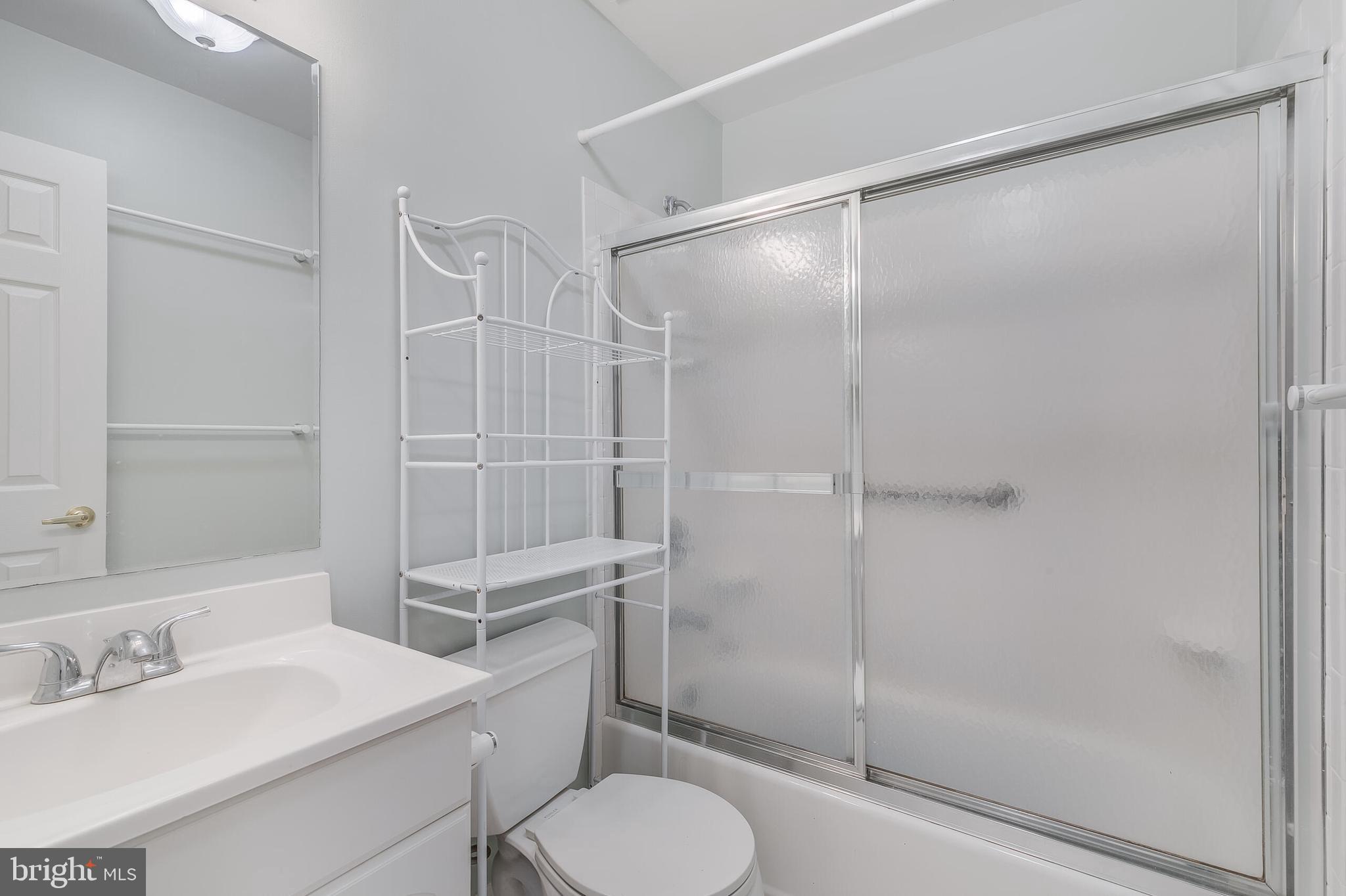 1639 PARKCREST CIR #300