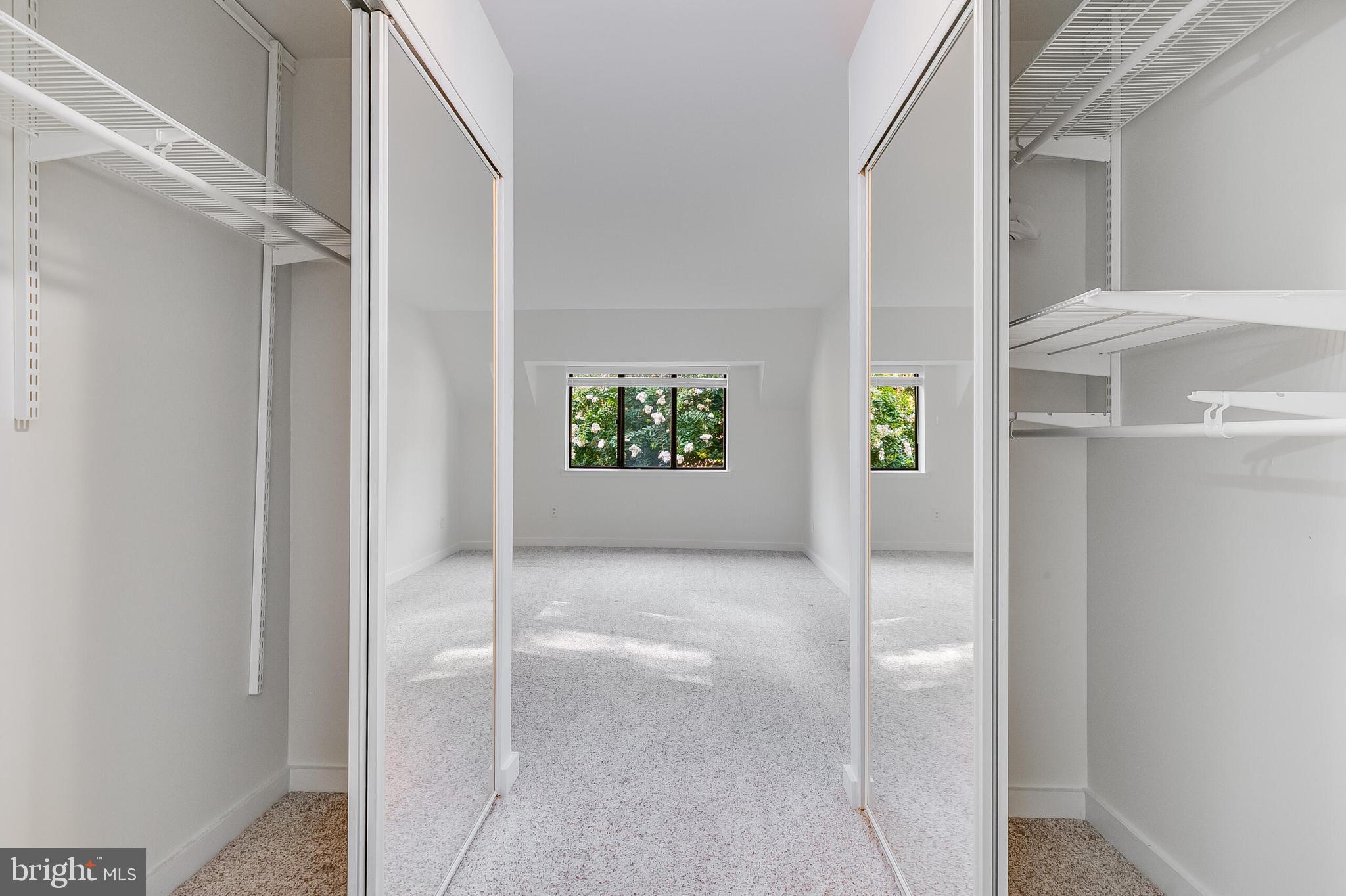 1639 PARKCREST CIR #300