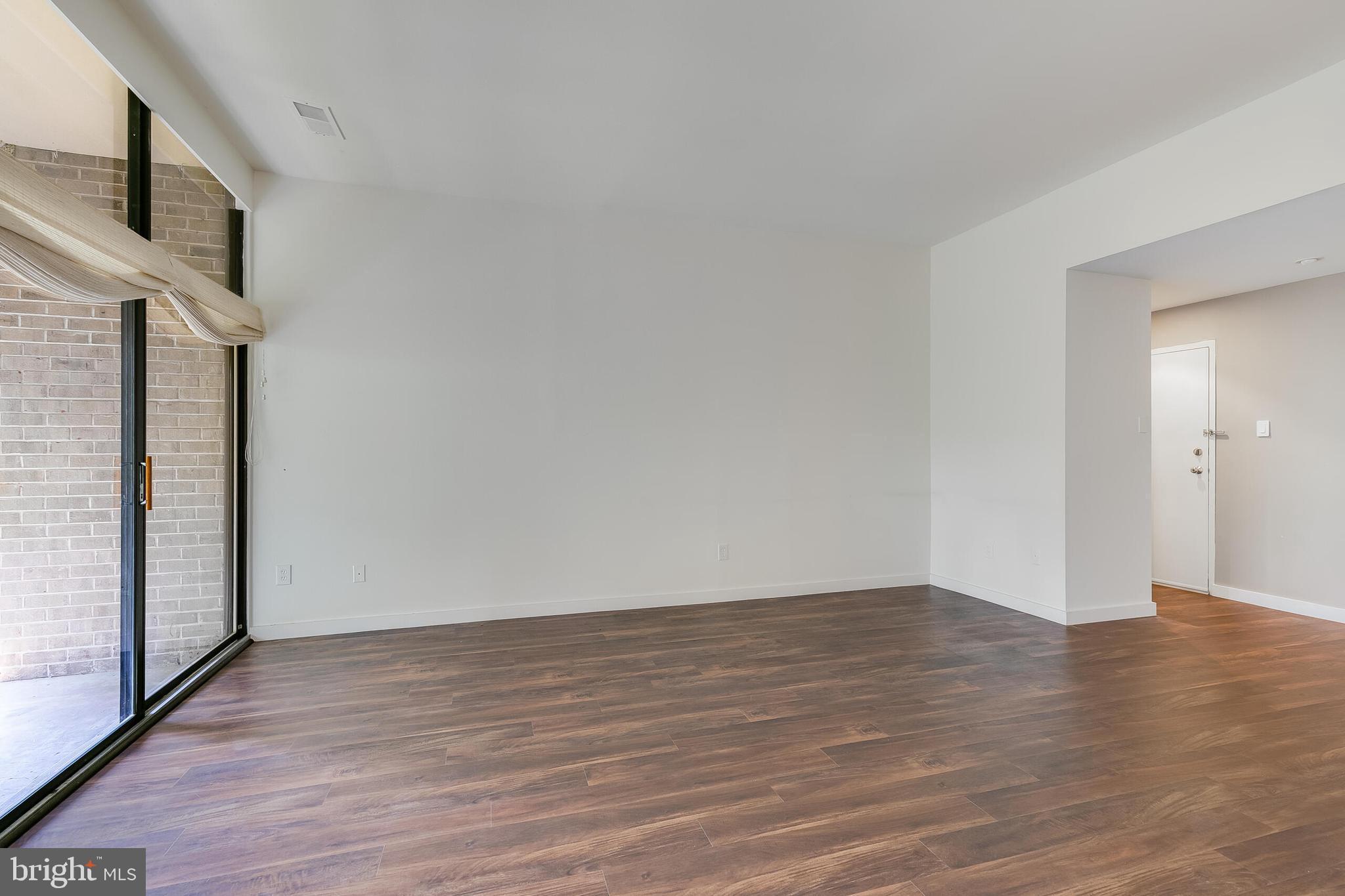 1639 PARKCREST CIR #300