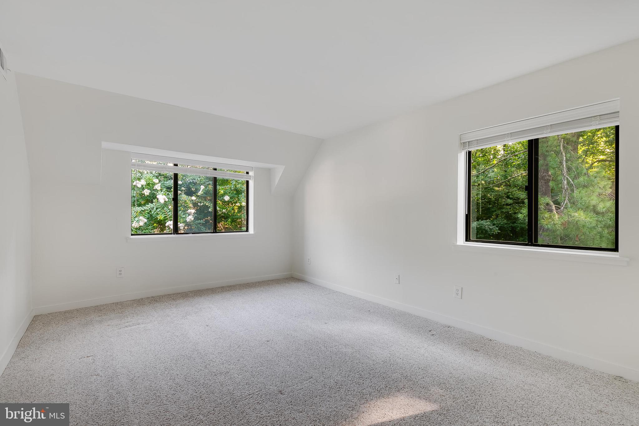 1639 PARKCREST CIR #300