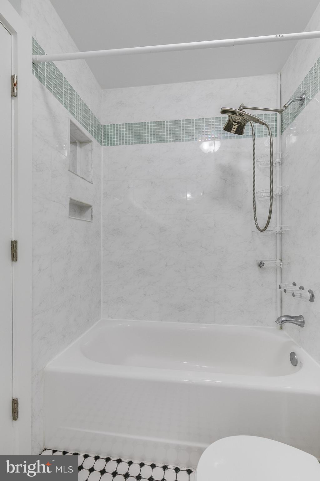 1639 PARKCREST CIR #300