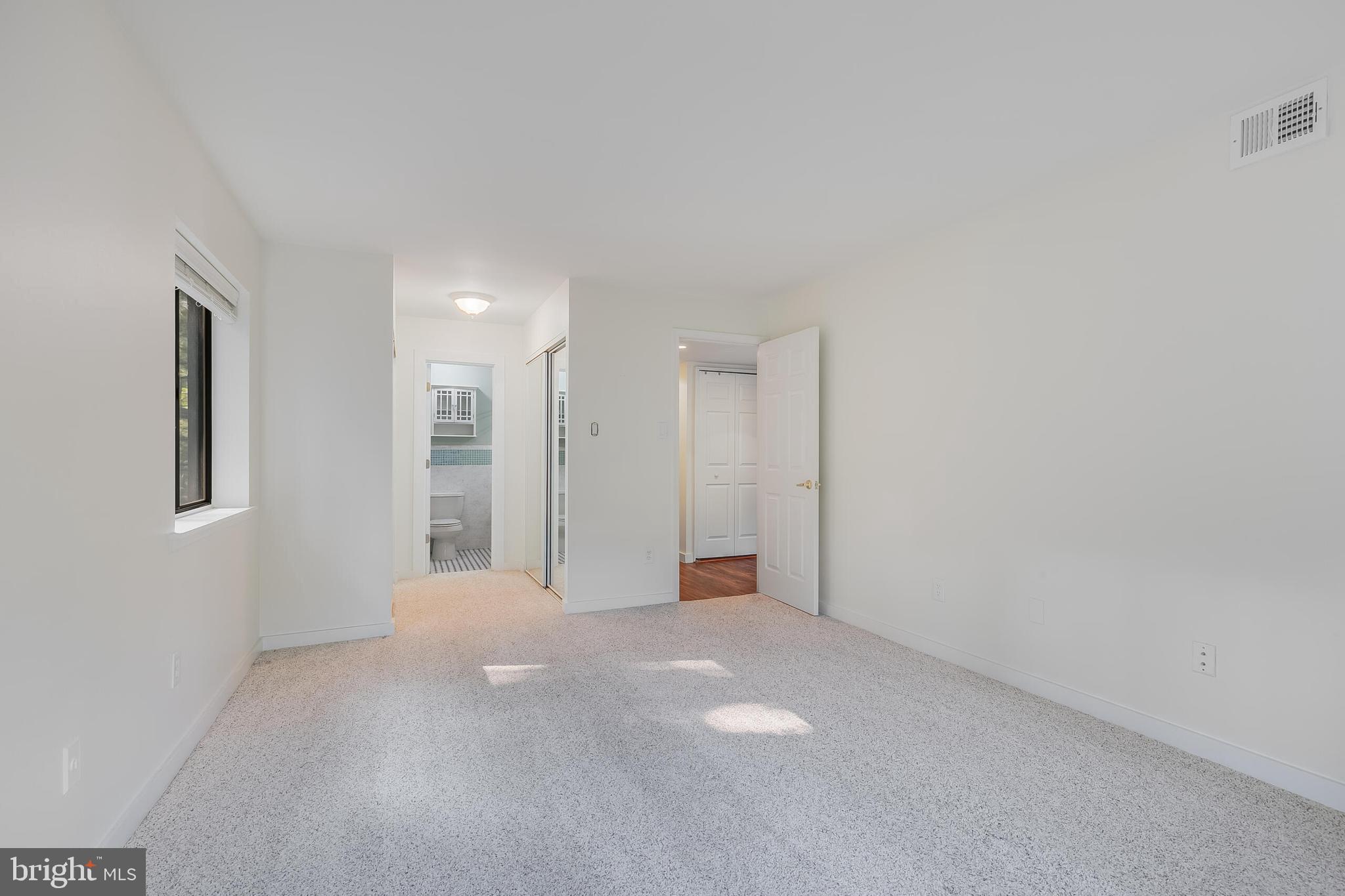 1639 PARKCREST CIR #300