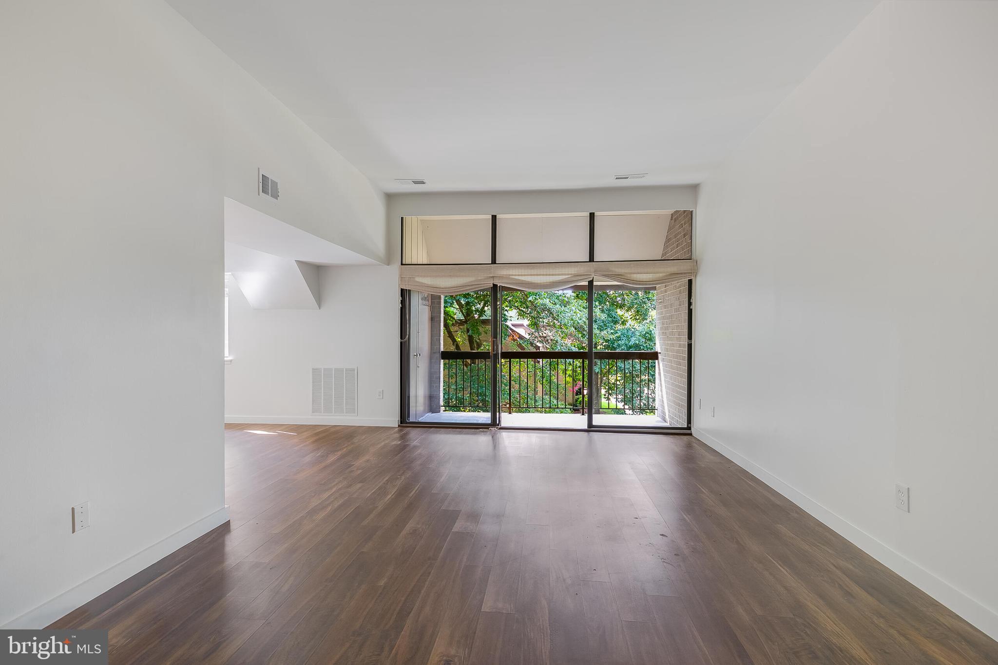 1639 PARKCREST CIR #300