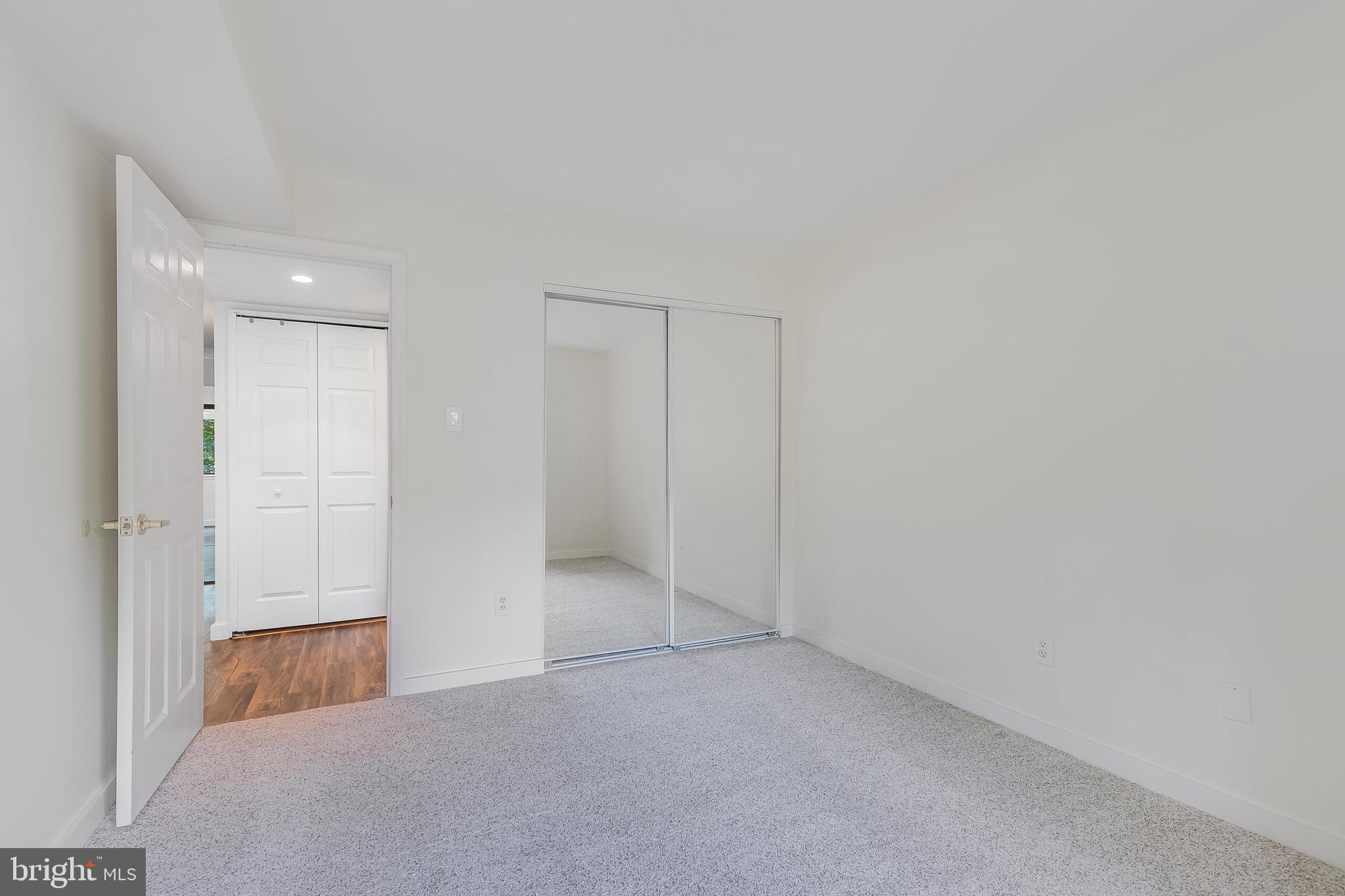 1639 PARKCREST CIR #300