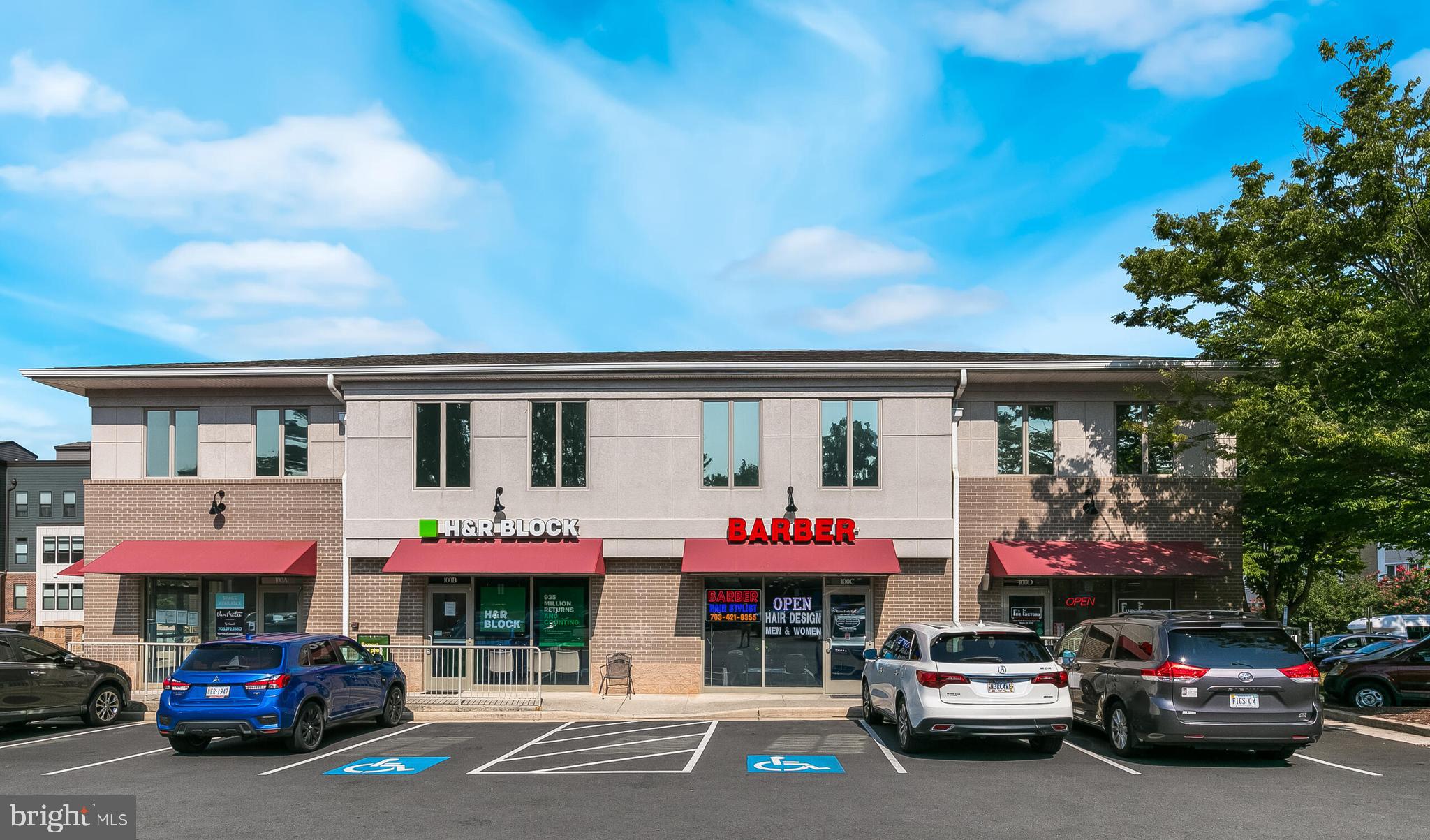 1639 PARKCREST CIR #300