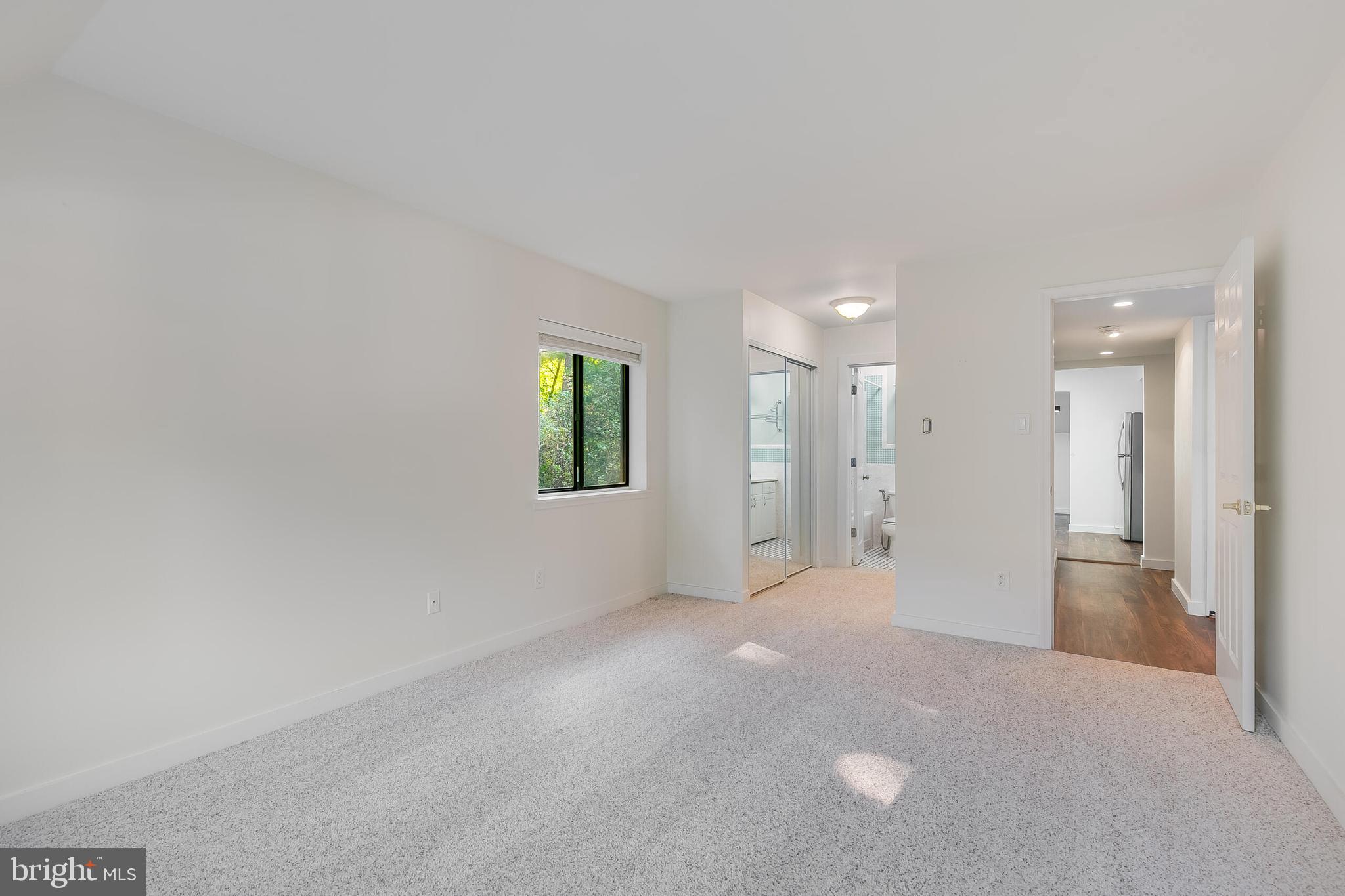 1639 PARKCREST CIR #300