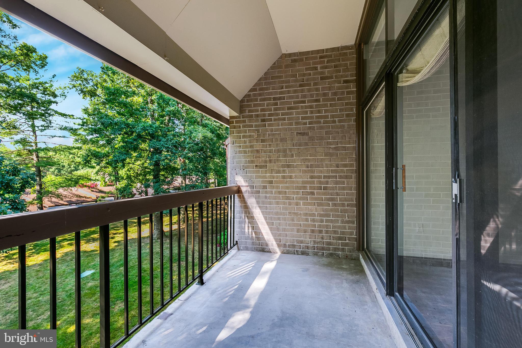 1639 PARKCREST CIR #300