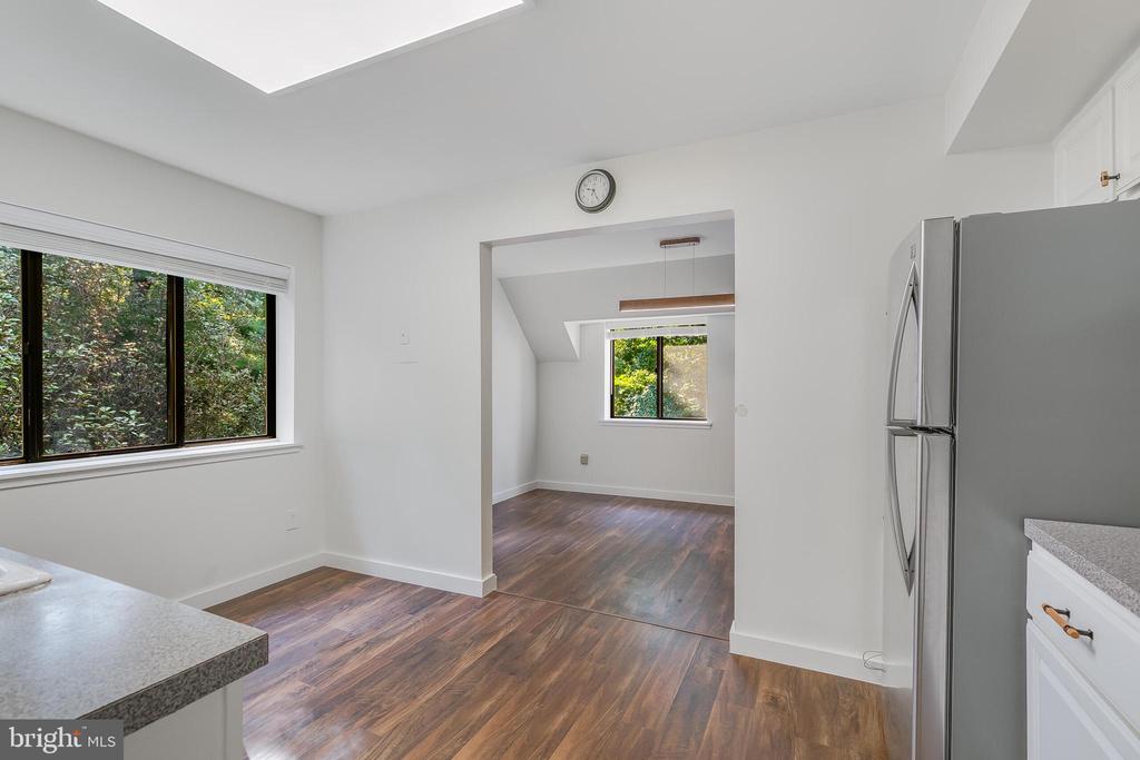 1639 PARKCREST CIR #300