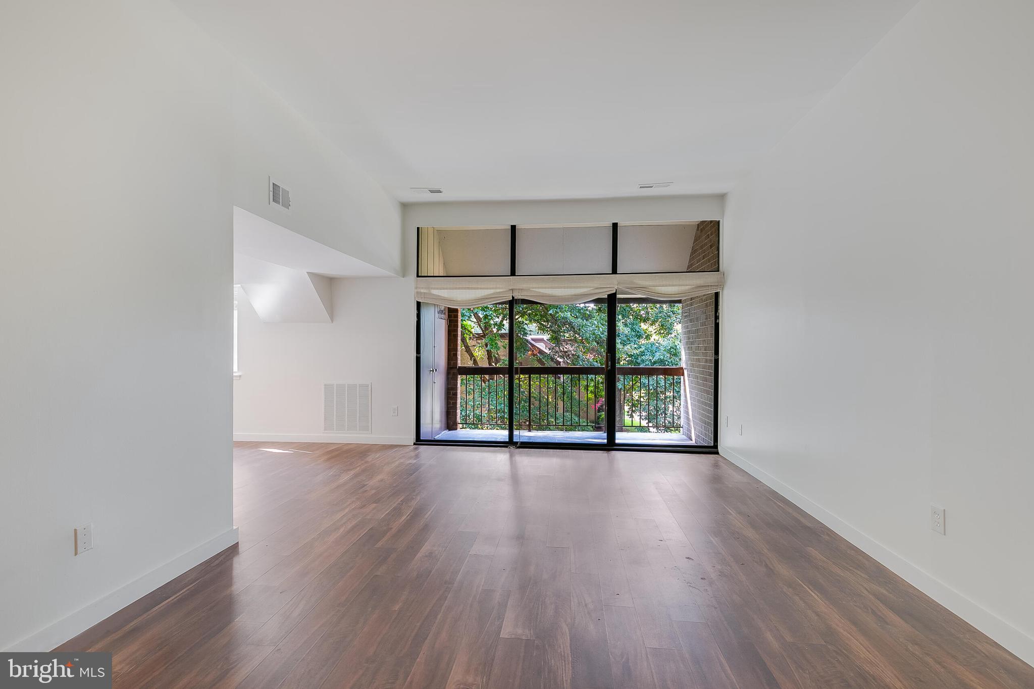 1639 PARKCREST CIR #300