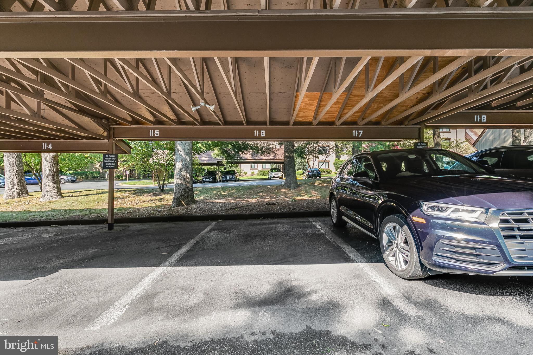 1639 PARKCREST CIR #300