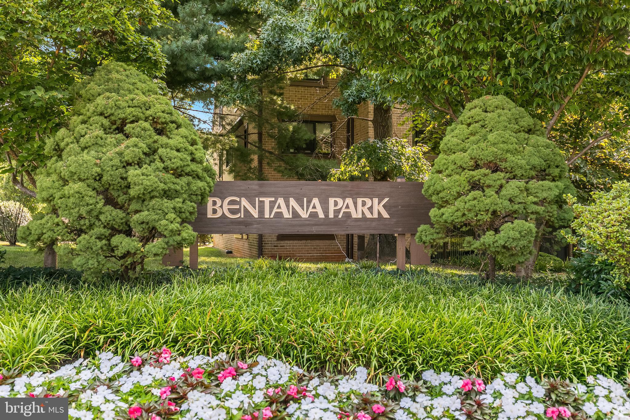 1639 PARKCREST CIR #300