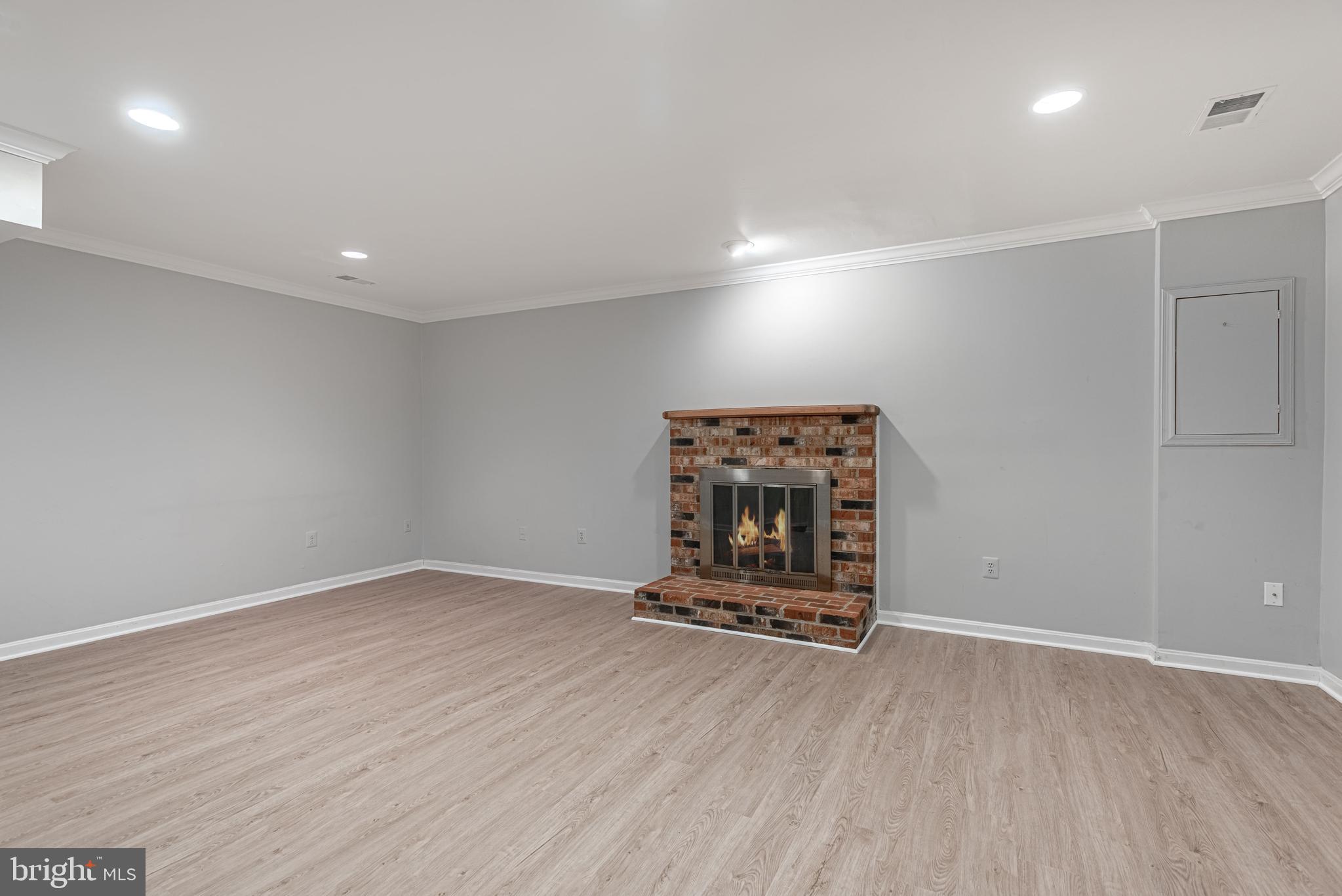 8575 RAGLAN RD