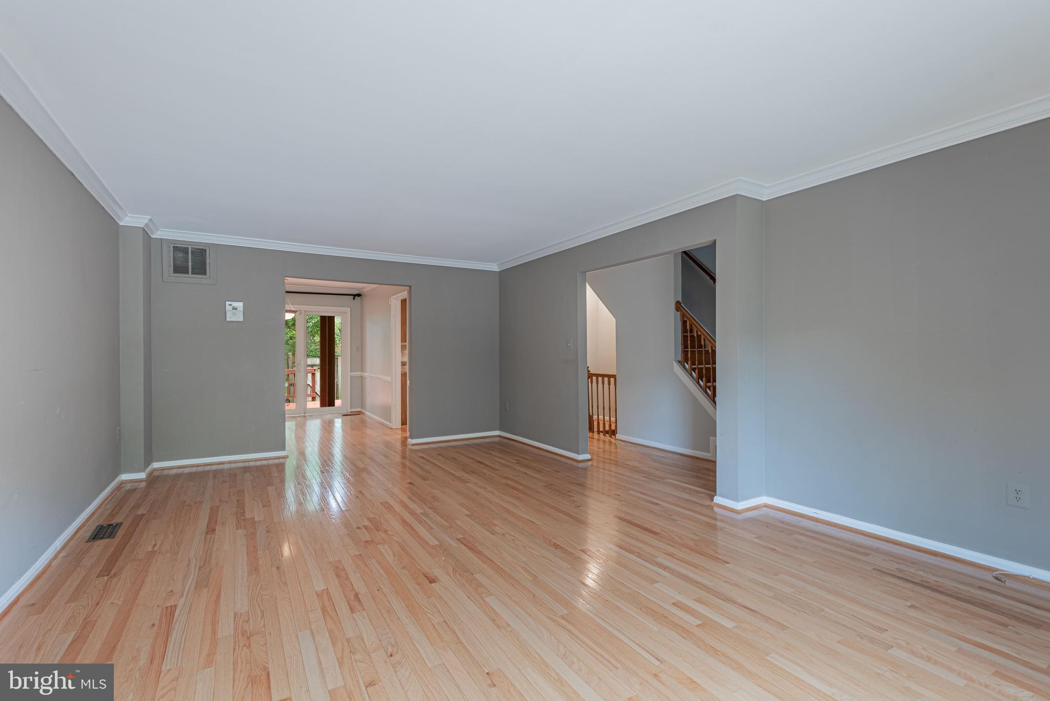 8575 RAGLAN RD