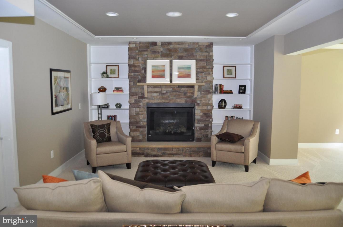 6829 ROSEMONT DR
