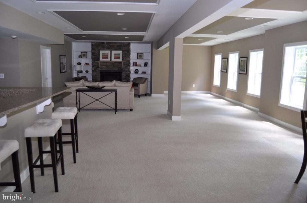 6829 ROSEMONT DR