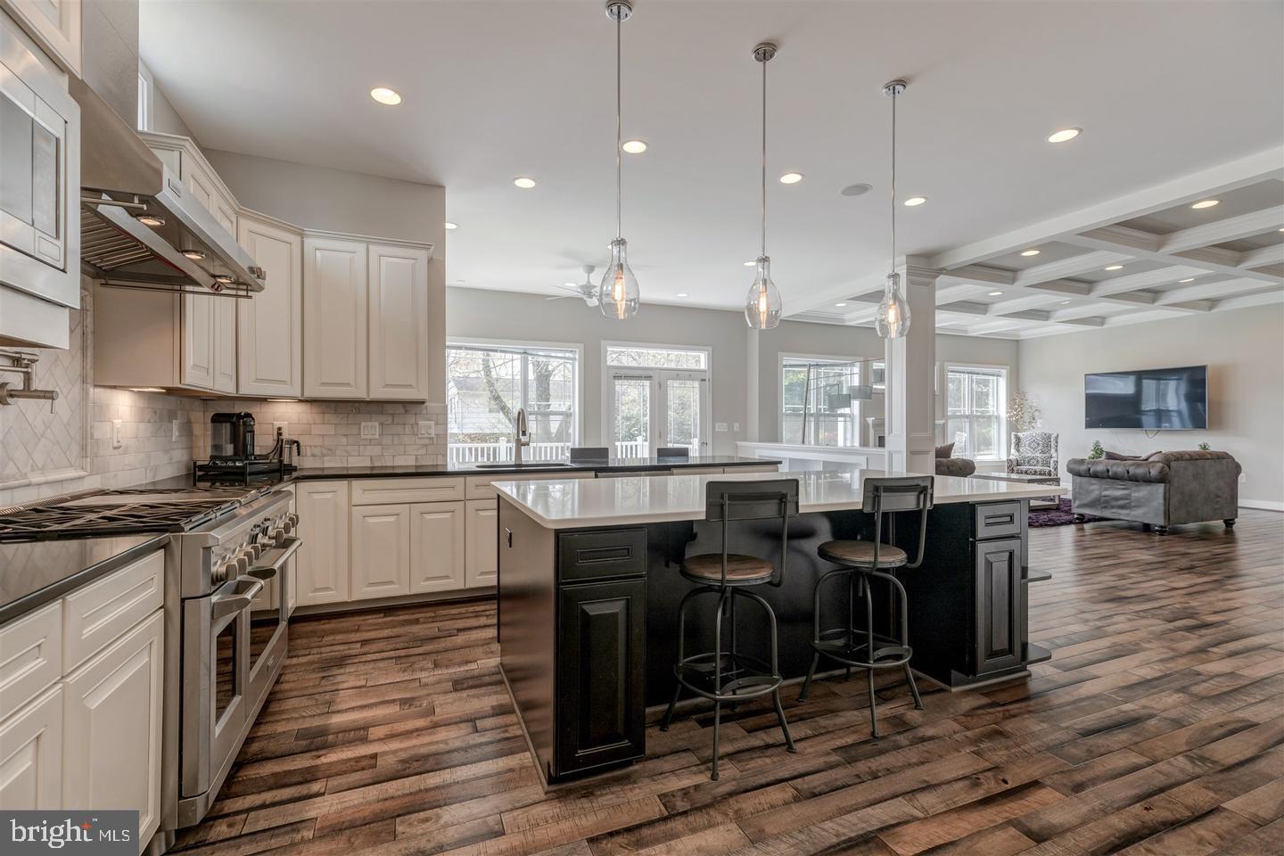 6829 ROSEMONT DR