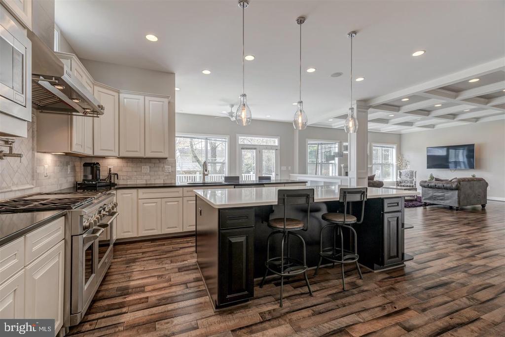 6829 ROSEMONT DR