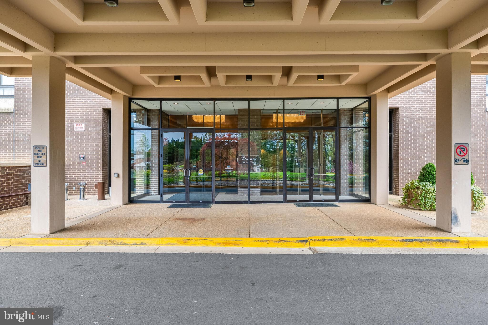 1800 OLD MEADOW RD #919