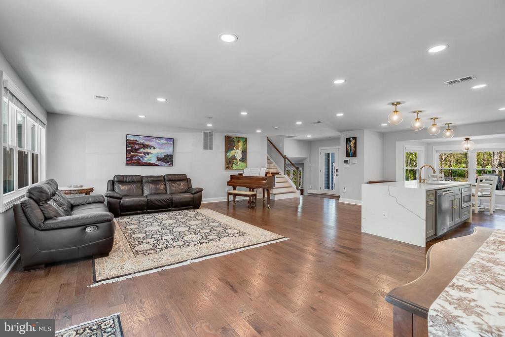 10217 Lawyers Rd
