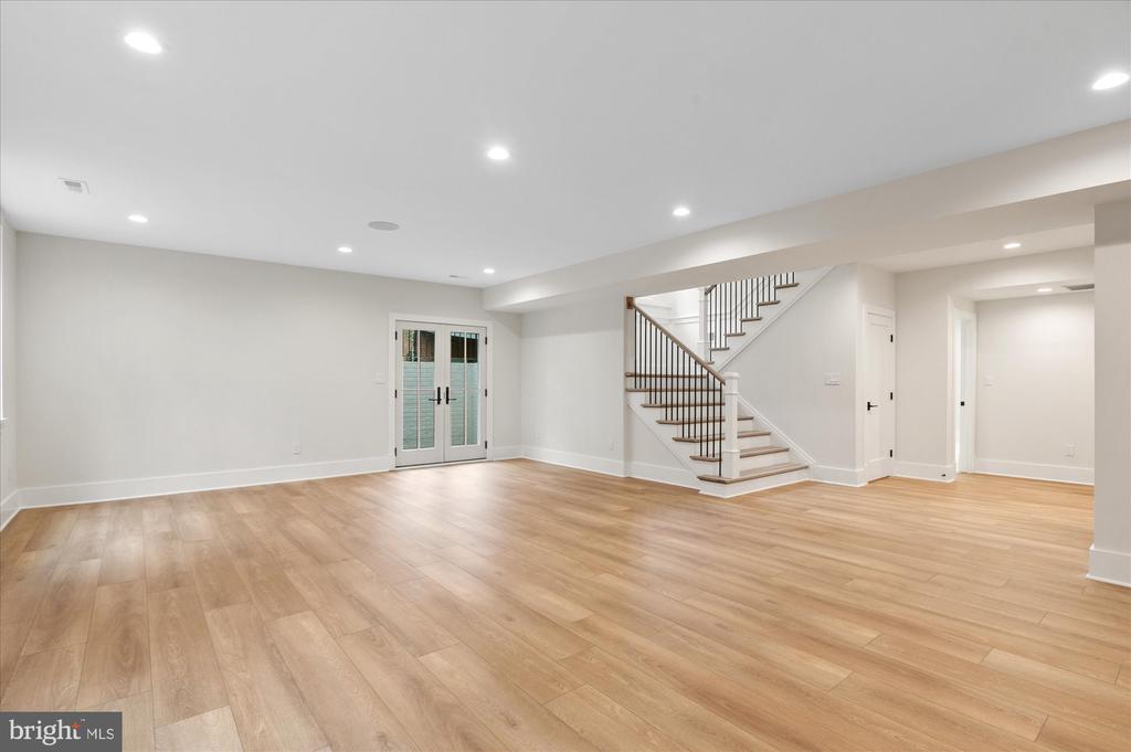 6613 BYRNES DRIVE
