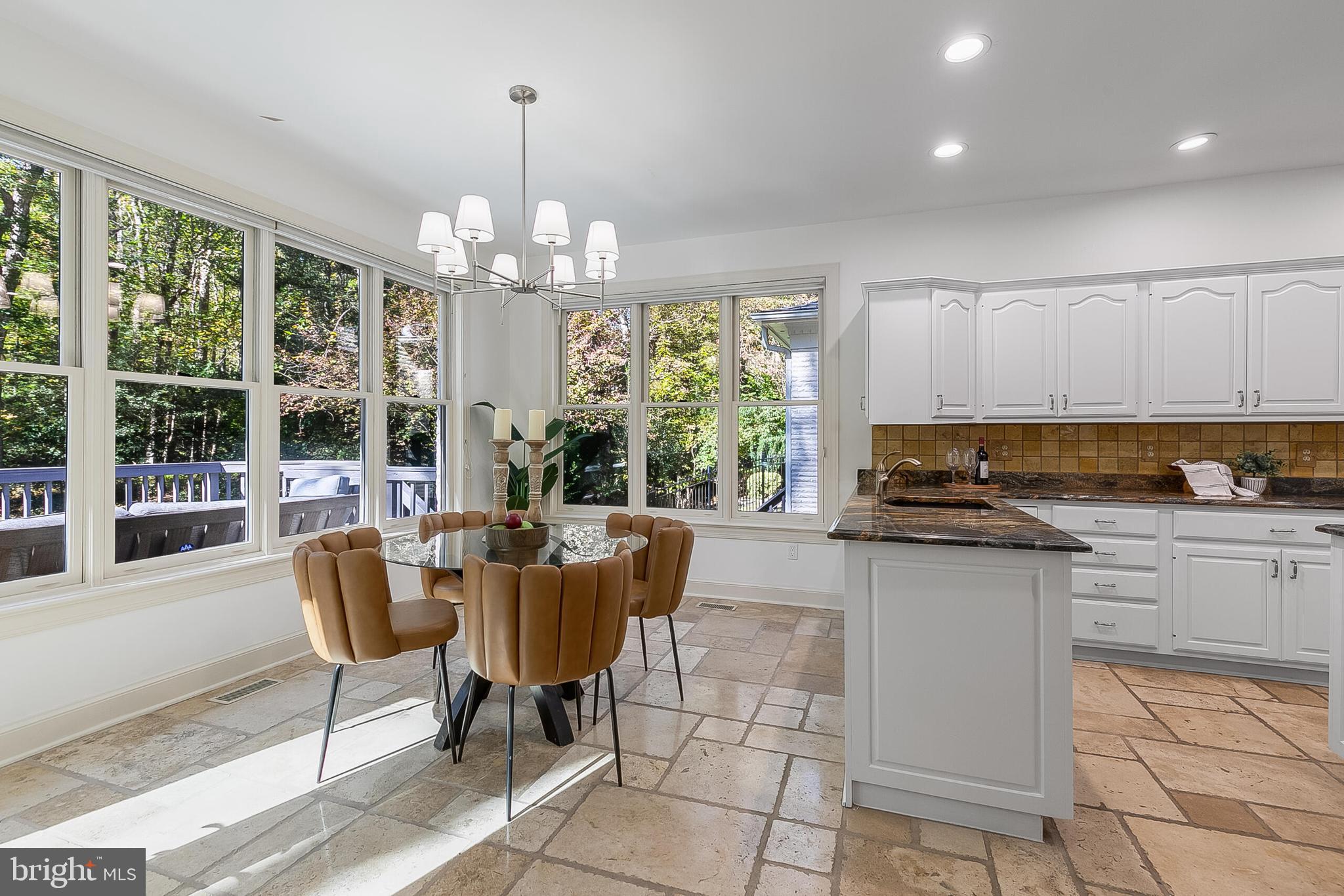 2404 OAKMONT COURT